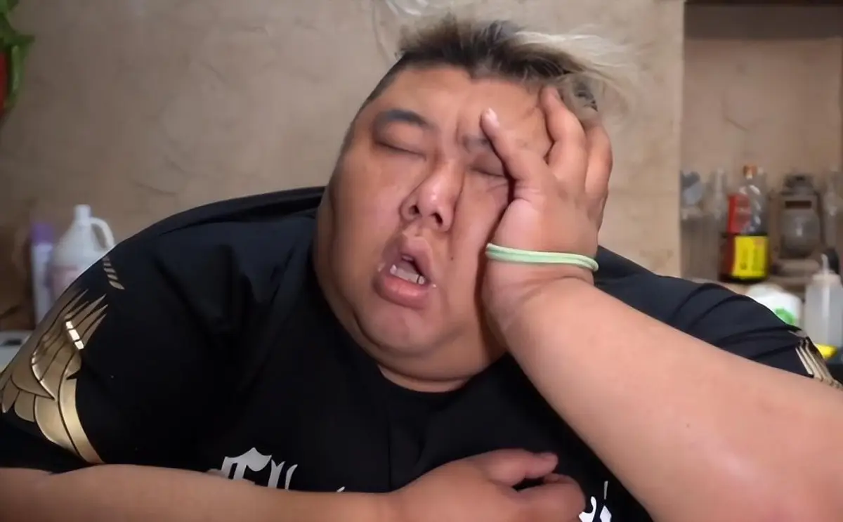 网红黑暗料理下架,_吃播网红猝死案例_吃播健康风险