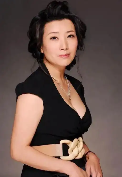 有什么没有黑料的明星吗,_不参与炒作的女星_坚持不整容的女星